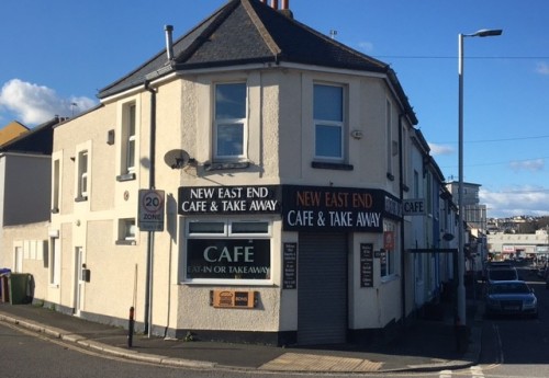 R922 : POPULAR CAFE , SNACK BAR AND TAKEAWAY